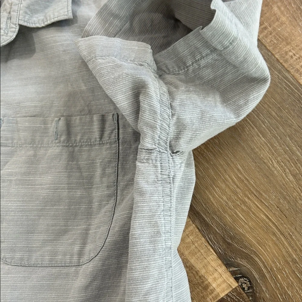 The North Face Mens Button Up Shirt Sz M Short Sleeve Gray light striped Shirt